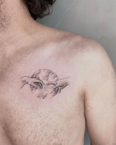 tatuajes pecho hombre pequeos|25 fotos con ideas de Tatuajes en el pecho para hombres